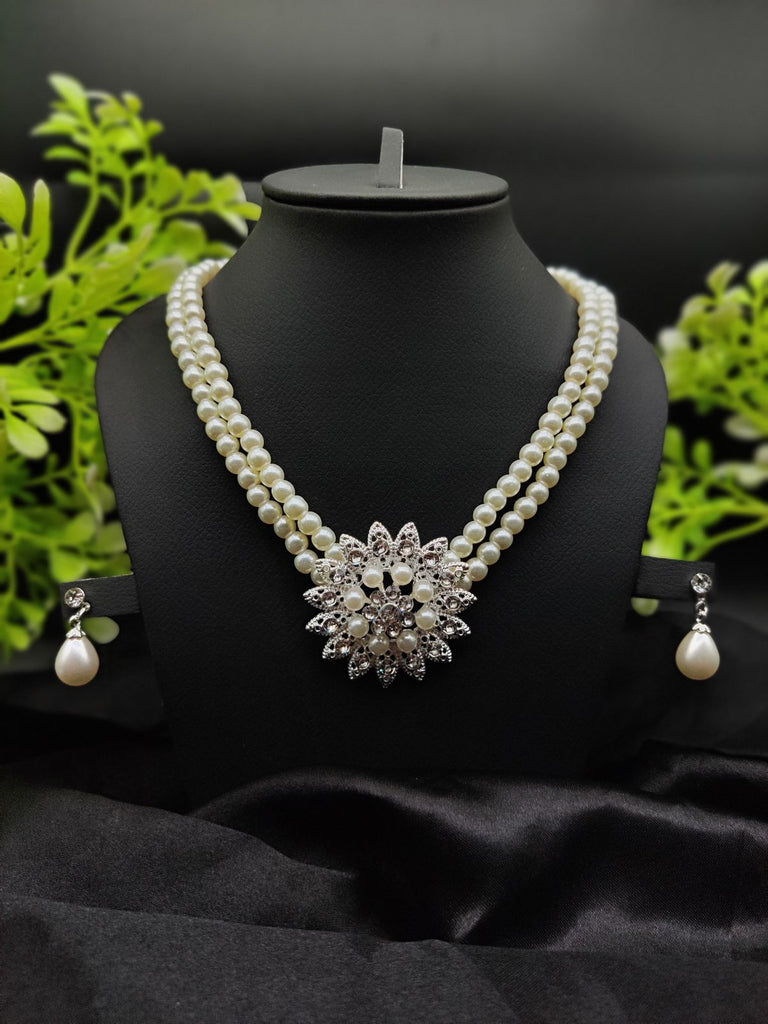 Imported Graceful Radiance Pearl Necklace Set With Exquisite Floral Pendant 🌟
